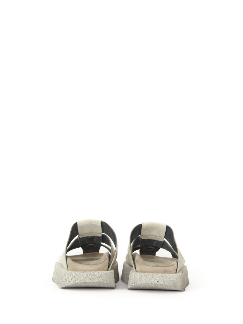 Lofina - Sandal med tre remme og fodsengssål