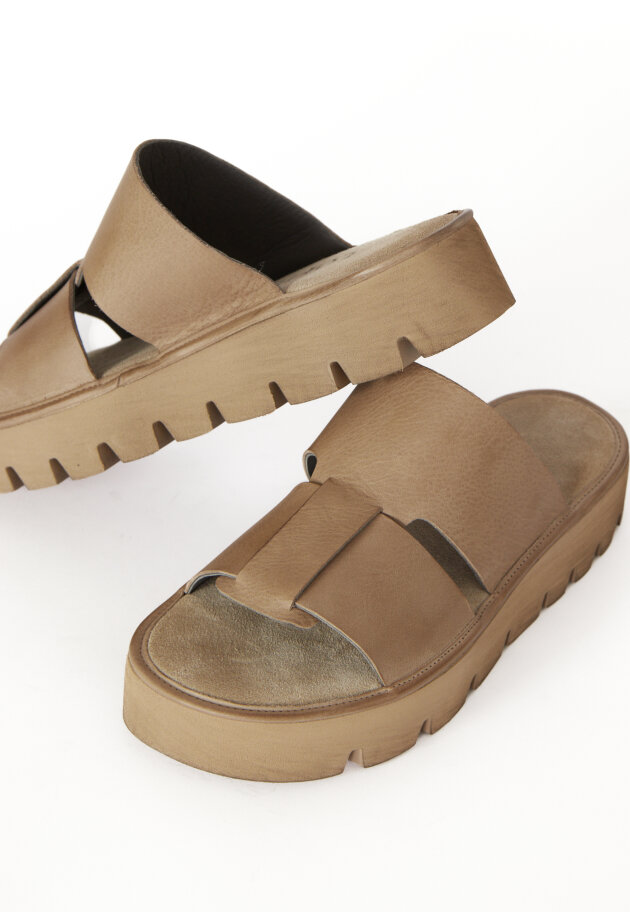 Lofina - Sandal wide asymmetrical strap