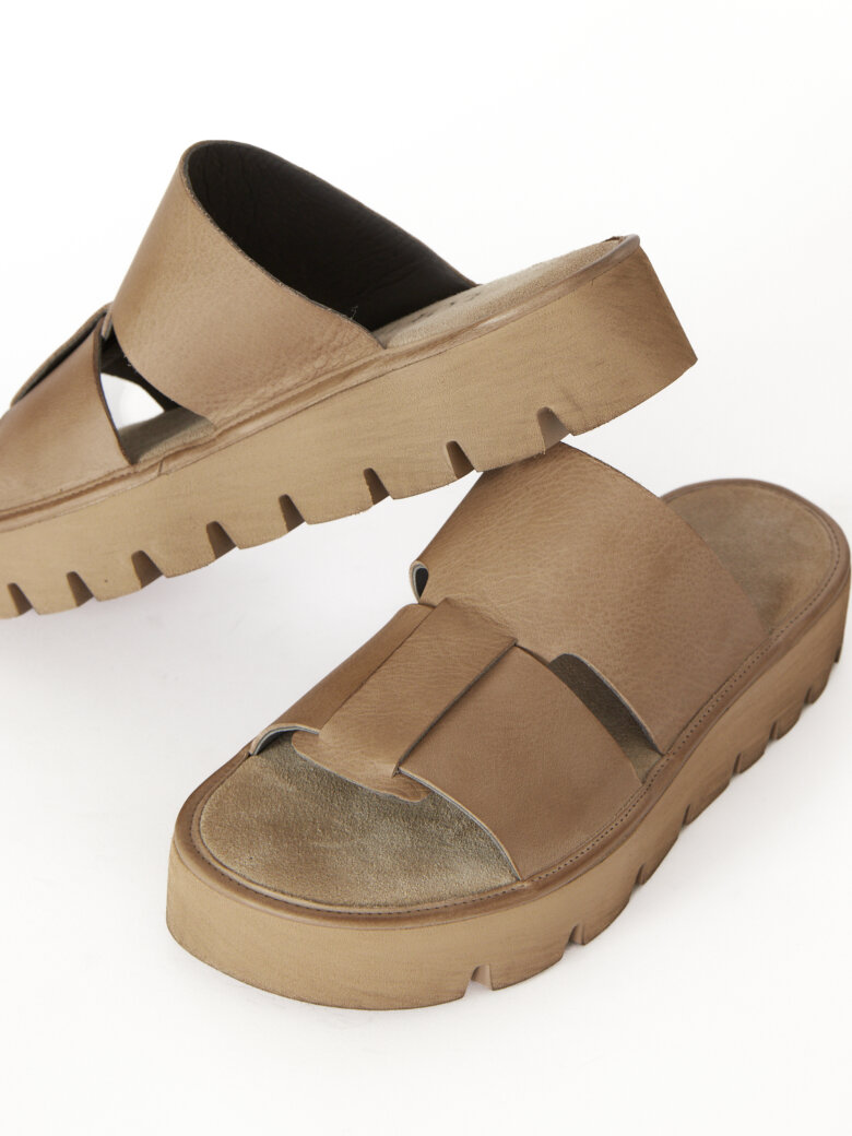 Lofina - Sandal wide asymmetrical strap