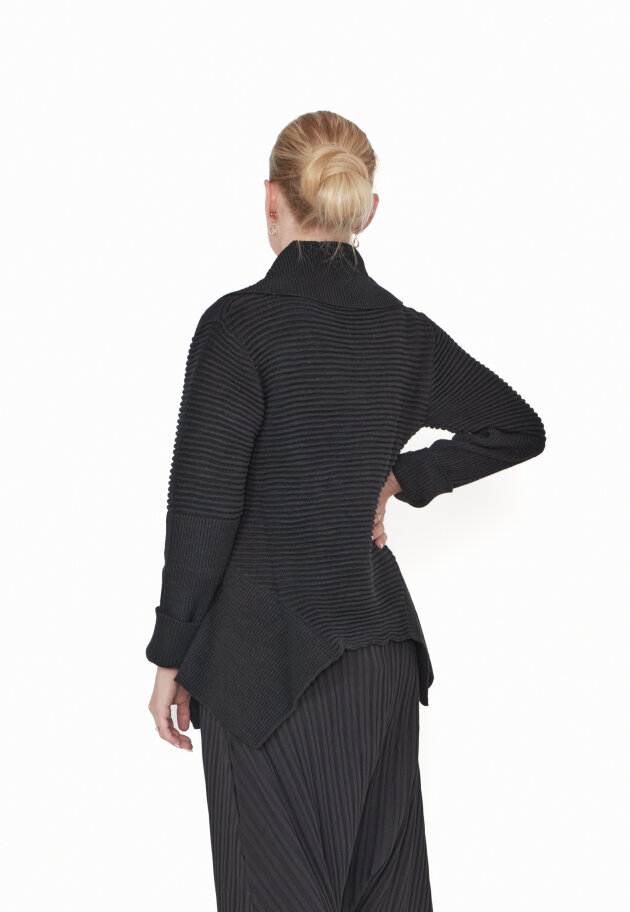 Sort Aarhus - Collared knit blouse with buttons