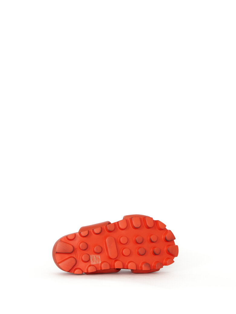 Lofina - Slip on sandal med brede krydsede remme