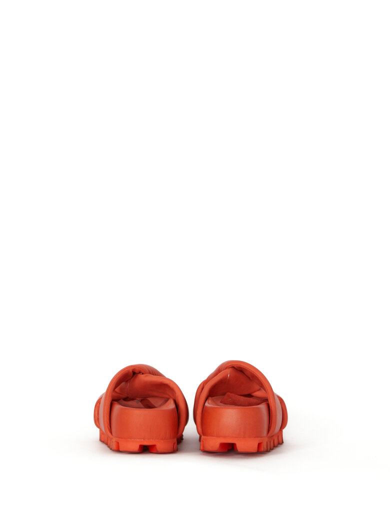 Lofina - Slip on sandal med brede krydsede remme