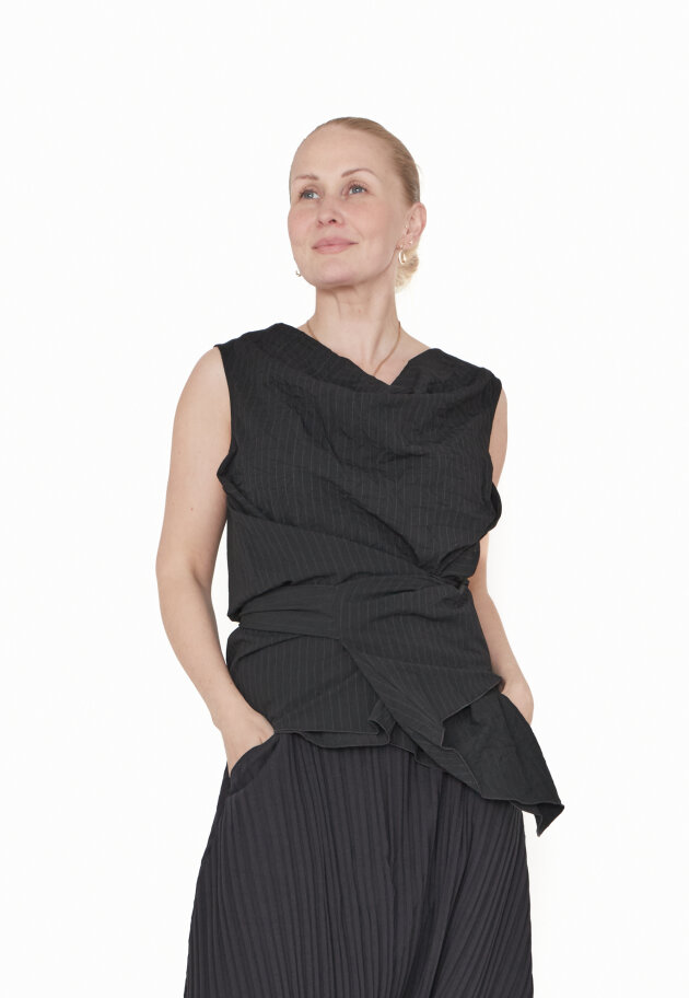 Sort Aarhus - Wrap around bluse med bindebånd