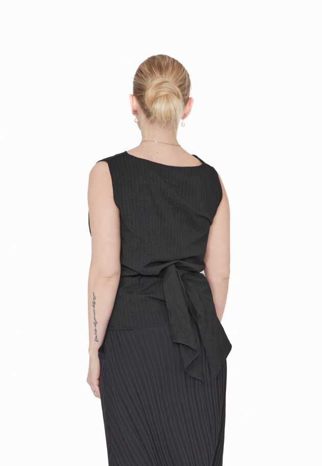 Sort Aarhus - Wrap around bluse med bindebånd