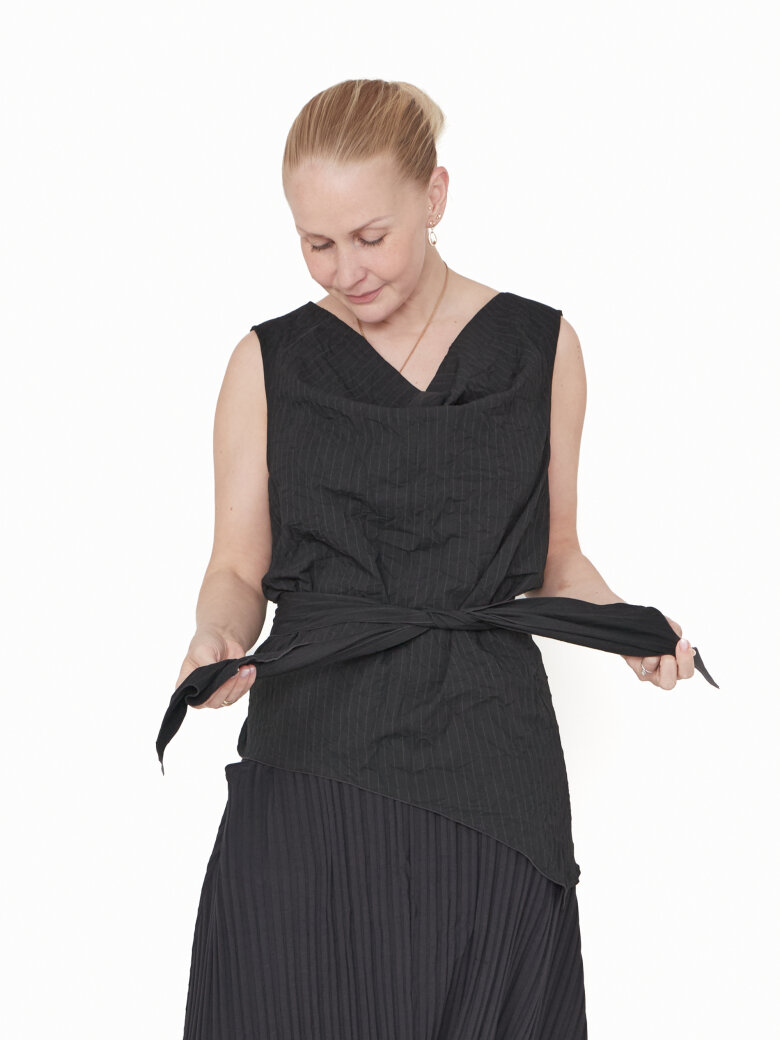 Sort Aarhus - Wrap around bluse med bindebånd