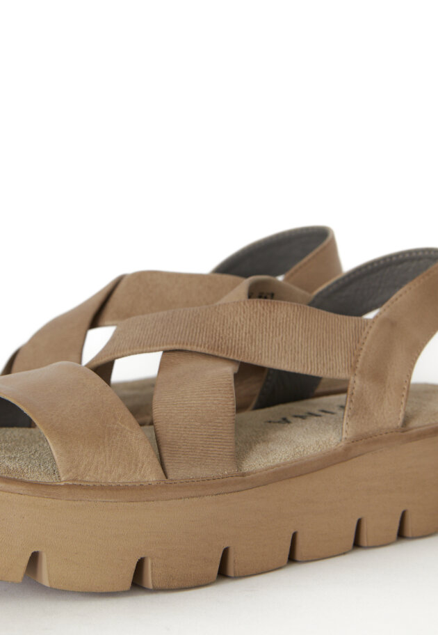 Lofina - Sandal with elastic leather covered straps