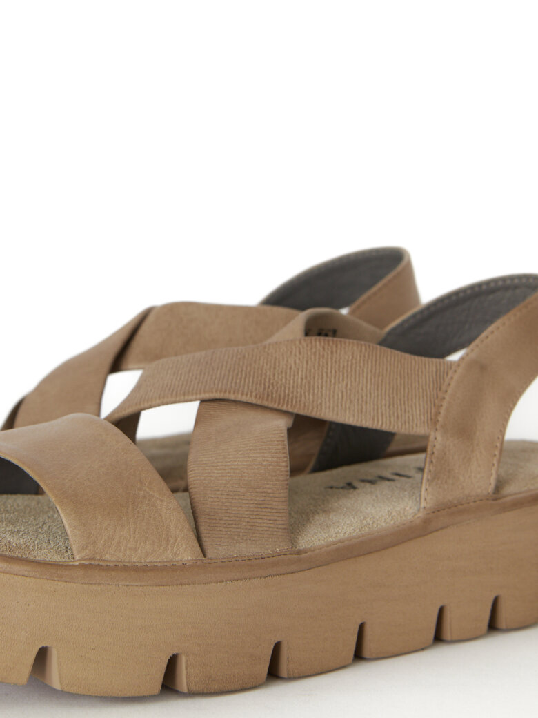 Lofina - Sandal with elastic leather covered straps