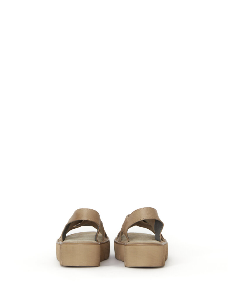 Lofina - Sandal with elastic leather covered straps