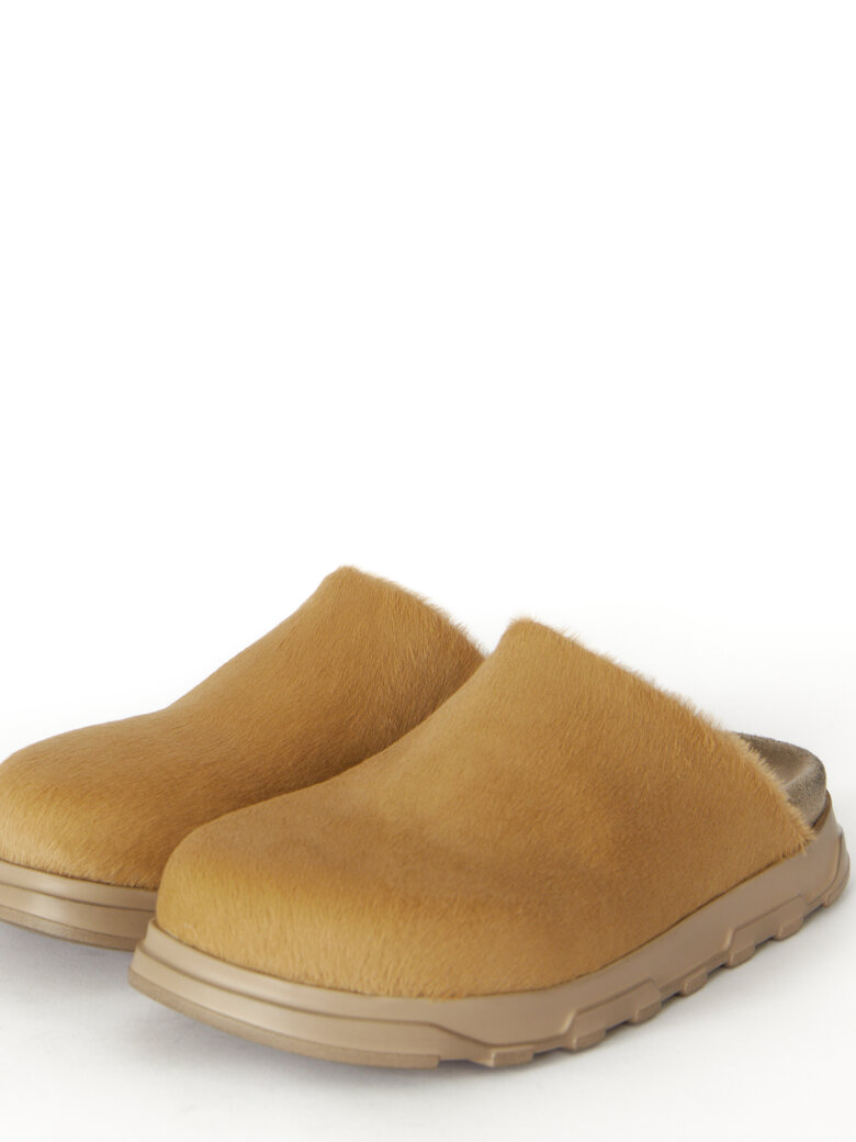 Lofina - Sandal in fur with a footbed sole