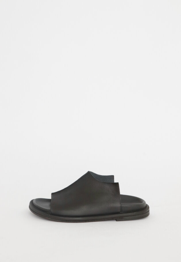 Sample sandal