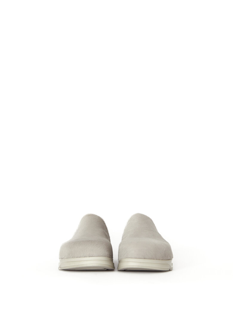 Lofina - Slight on sandal in fur with a footbed sole