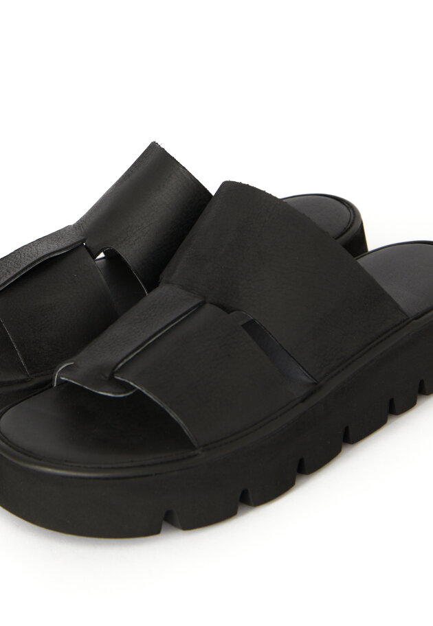 Lofina - Sandal wide asymmetrical strap