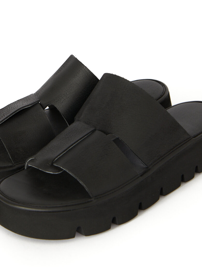 Lofina - Sandal wide asymmetrical strap
