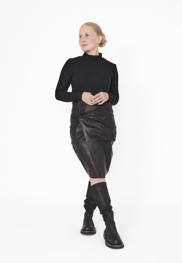 Sort Aarhus - Wrap skirt in stretch leather