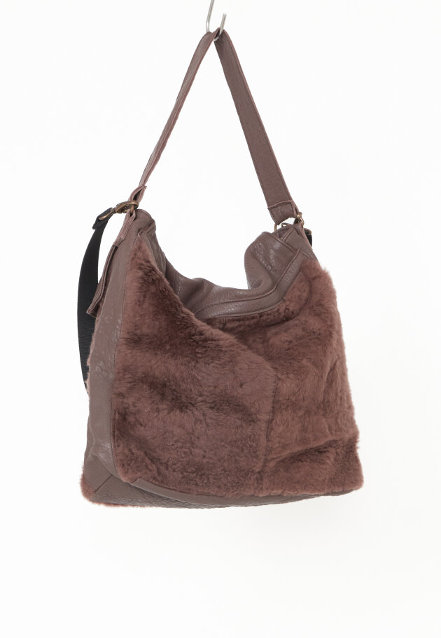 Sort Aarhus - Spacious shoulder bag with fur