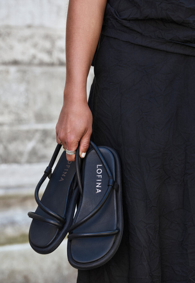 Lofina - Minimalistic and modern sandal