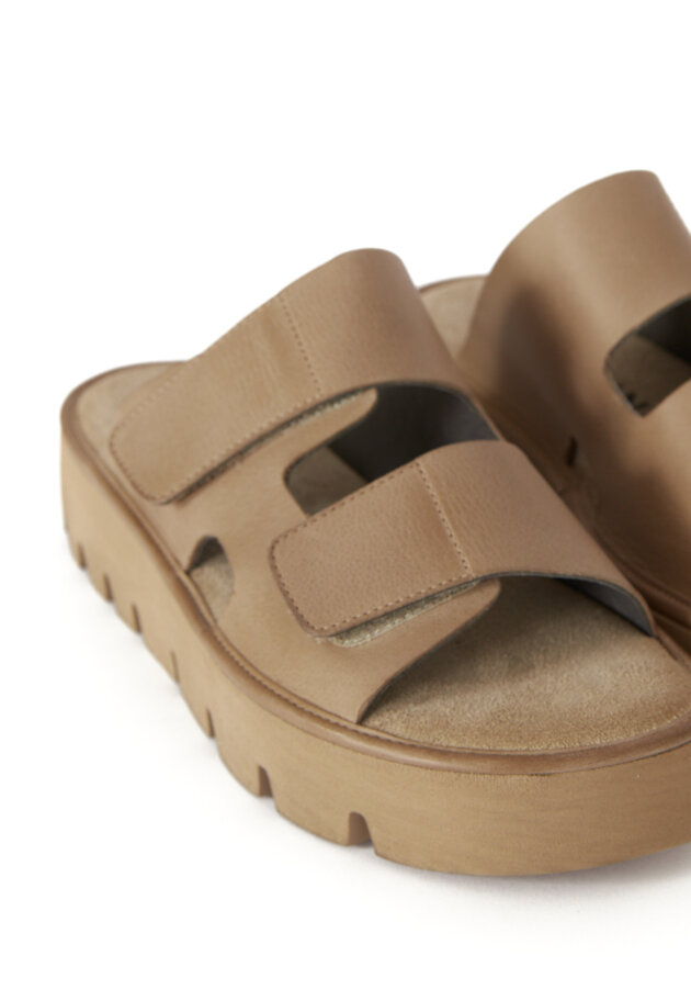 Lofina - Sandal med velcro