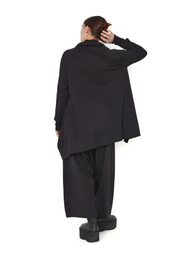Sort Aarhus - Oversized blouse with a soft, high neckline