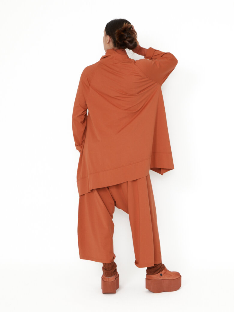 Sort Aarhus - Oversized blouse with a soft, high neckline