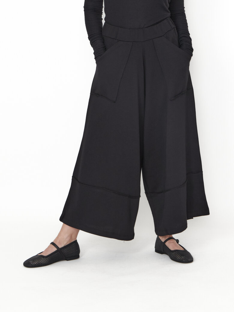 Sort Aarhus - Wide pants with graphic details
