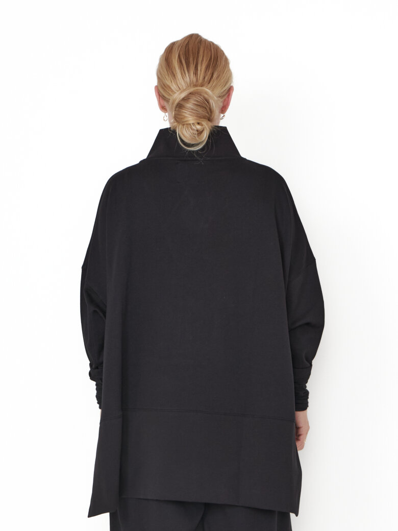 Sort Aarhus - Loose fit blouse with V-neck