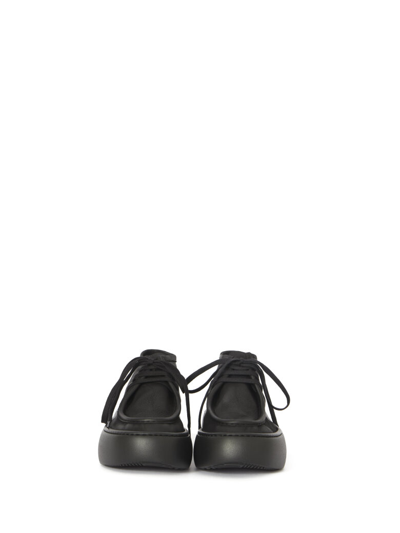 Lofina - Lace-up shoe with characteristic seam