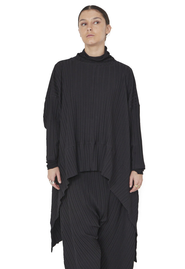 Sort Aarhus - Oversize bluse med plisse Sort Aarhus - Oversize bluse med plisse