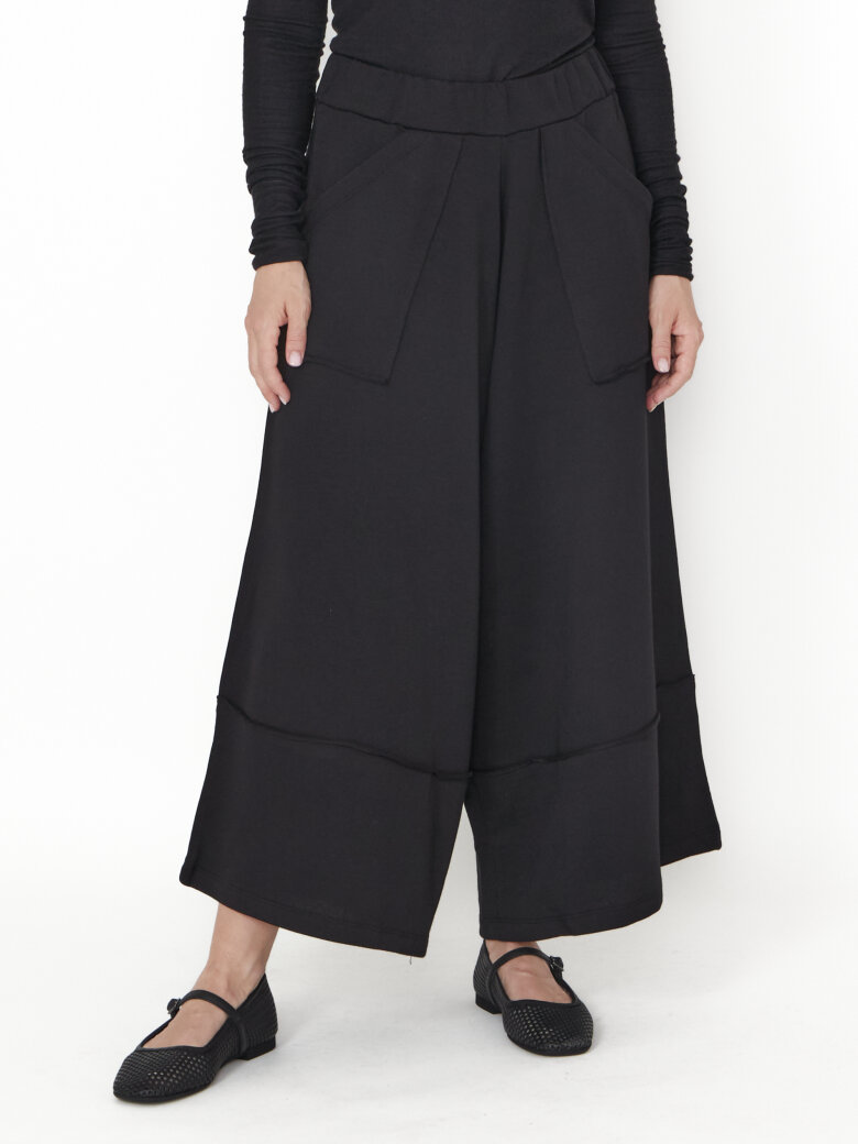 Sort Aarhus - Wide pants with graphic details