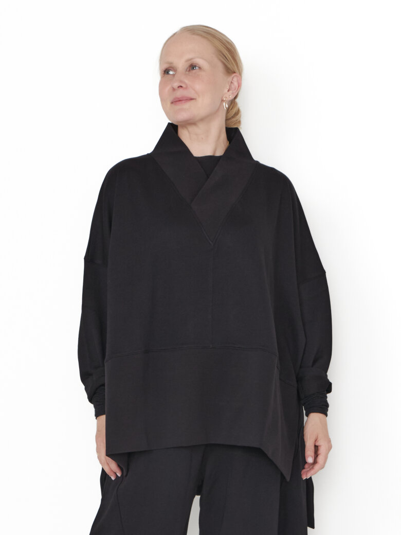 Sort Aarhus - Loose fit blouse with V-neck