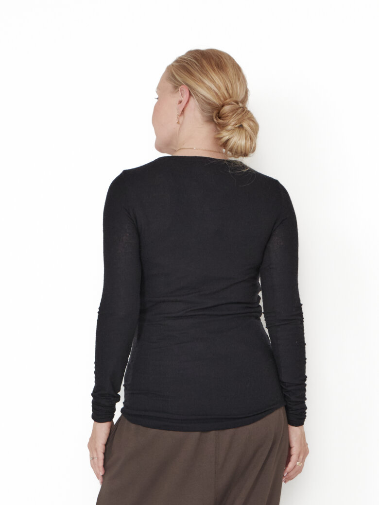 Sort Aarhus - Blouse in modal/wool with boat neck