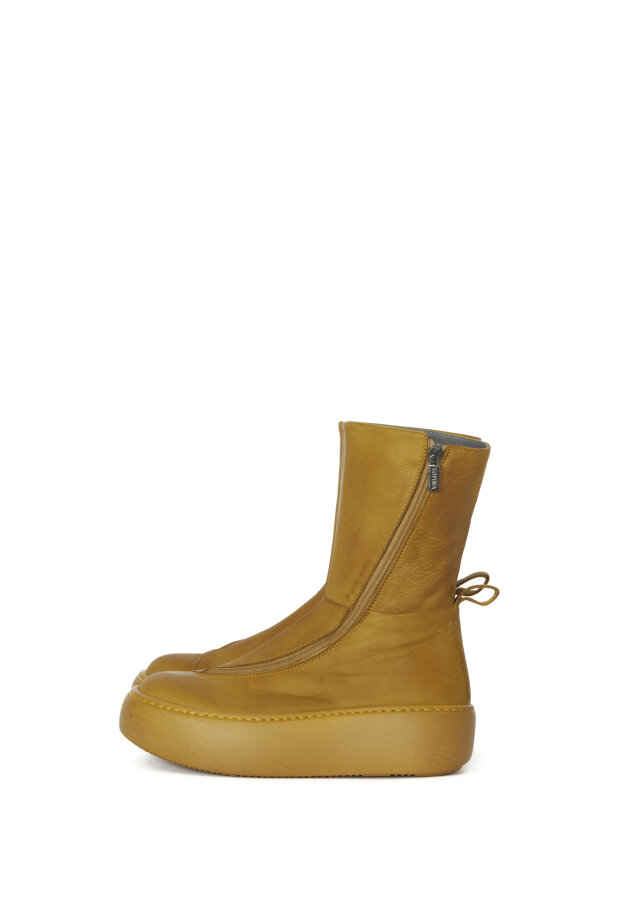 Lofina - Boot with a diagonal zip
