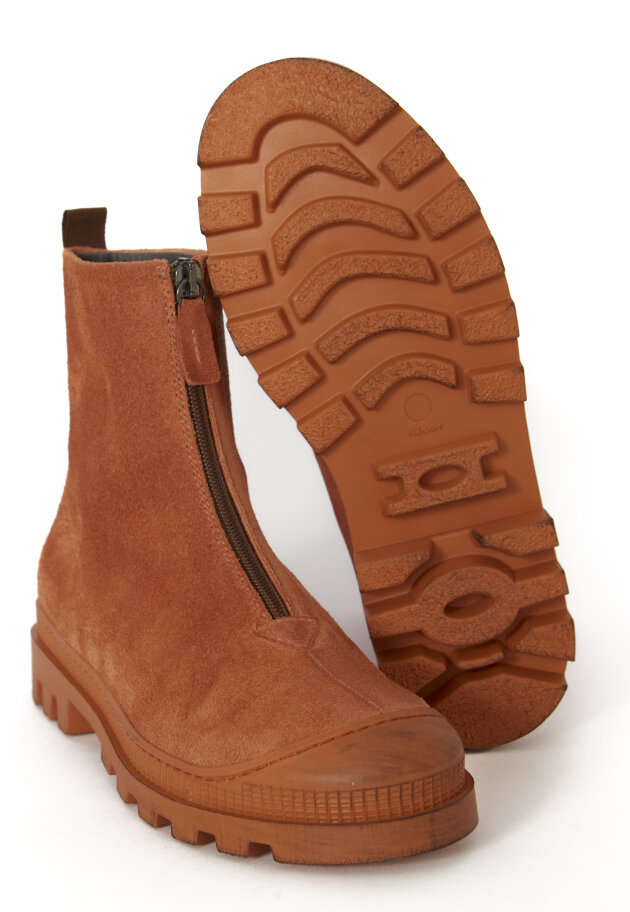 Lofina - Suede boot with rubber sole