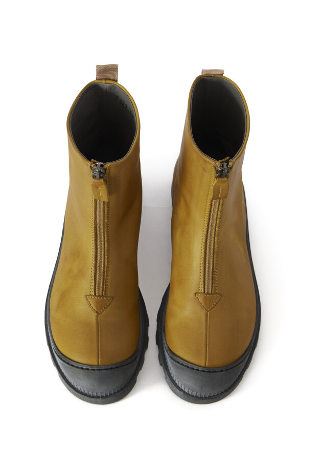 Lofina - Boot with front zipper and rubber sole