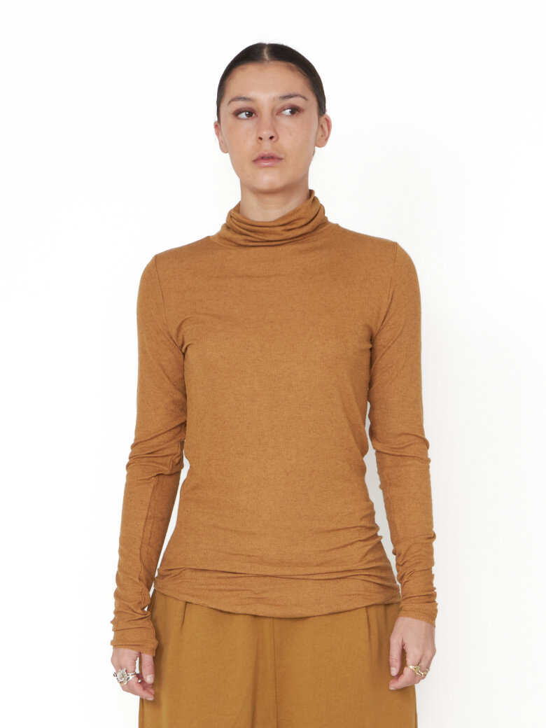 Sort Aarhus - Turtleneck blouse in modal/wool