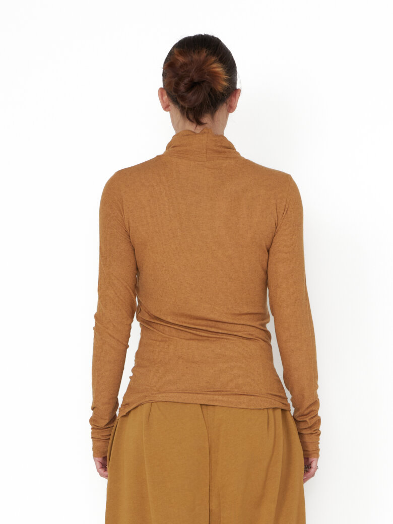 Sort Aarhus - Turtleneck blouse in modal/wool