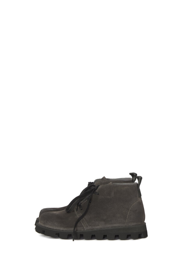 Lofina - Short boot in suede with laces