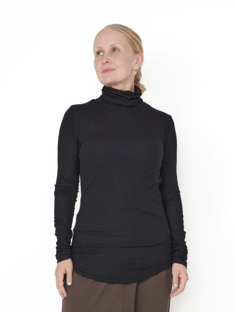 Sort Aarhus - Turtleneck blouse in modal/wool