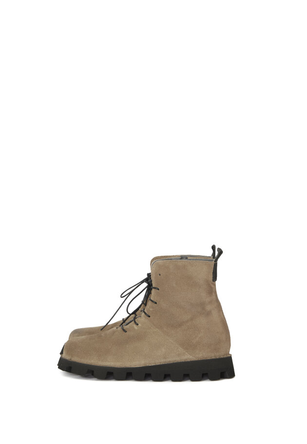 Lofina - Boot in suede with laces