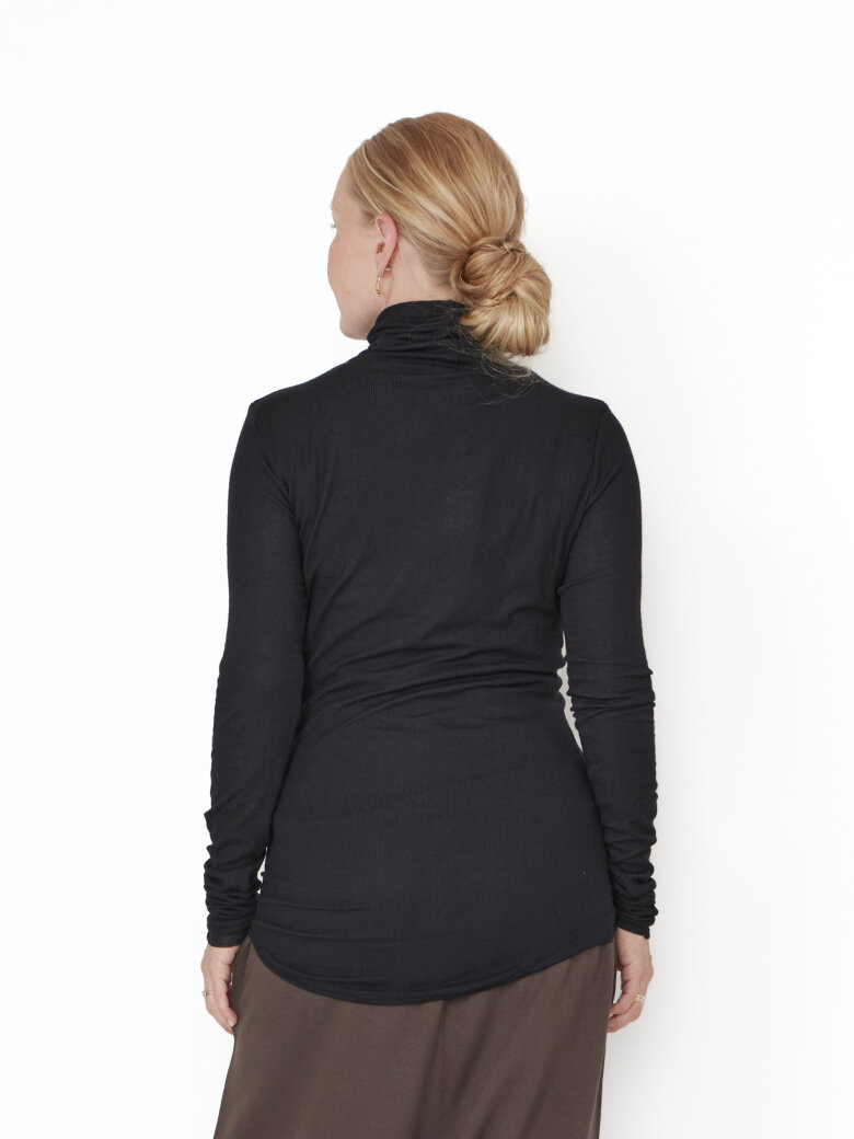 Sort Aarhus - Turtleneck blouse in modal/wool