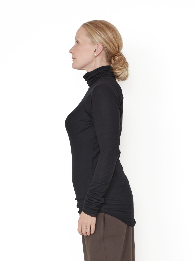 Sort Aarhus - Turtleneck blouse in modal/wool