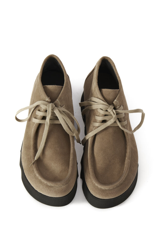 Lofina - Suede shoe with laces