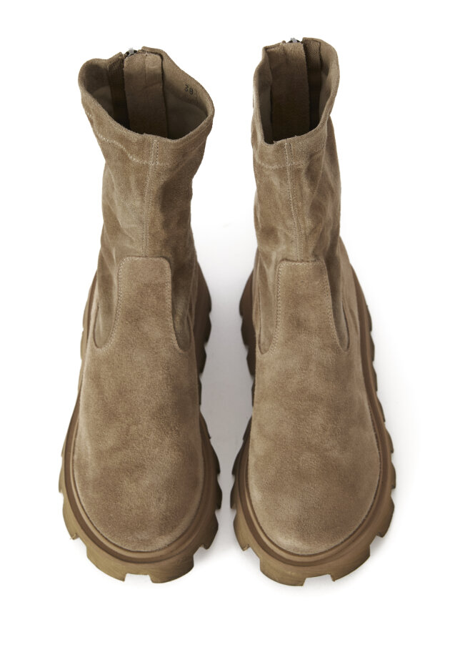 Lofina - Stretch støvle i ruskind med lynlås
