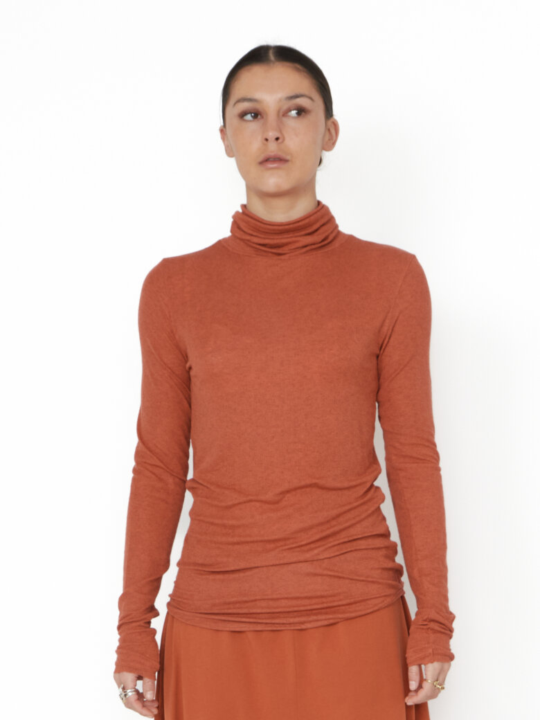 Sort Aarhus - Turtleneck blouse in modal/wool