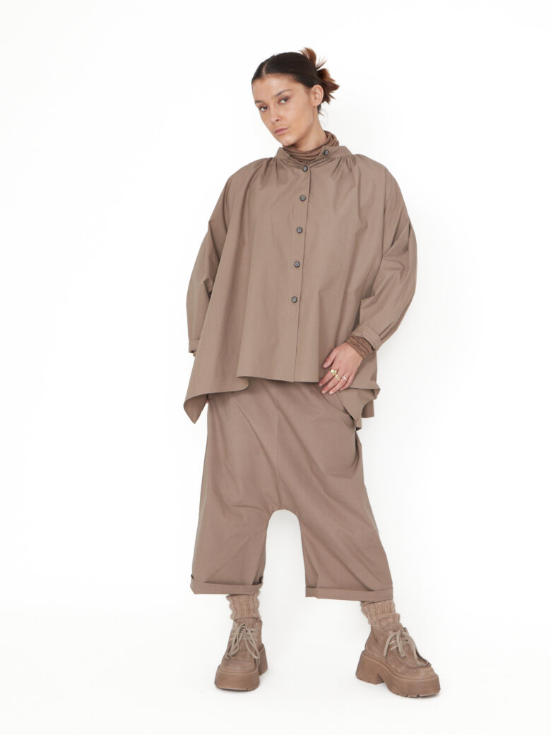 Sort Aarhus - Cotton shirt with stand collar and buttons