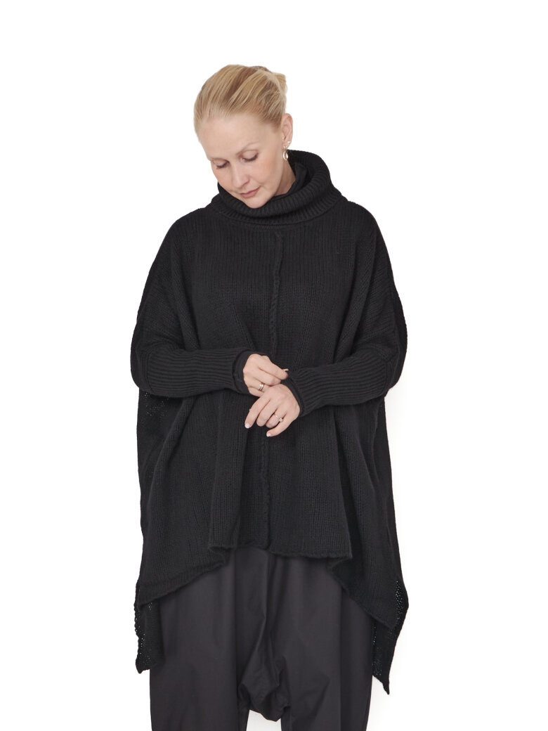 Sort Aarhus - Knitted blouse with high roll neck