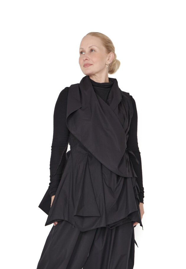 Sort Aarhus - Peplum slå-om skjorte med bindebånd Sort Aarhus - Peplum slå-om skjorte med bindebånd