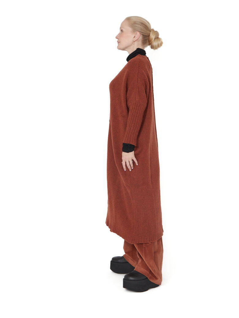 Sort Aarhus - Knitted long cardigan with button closure