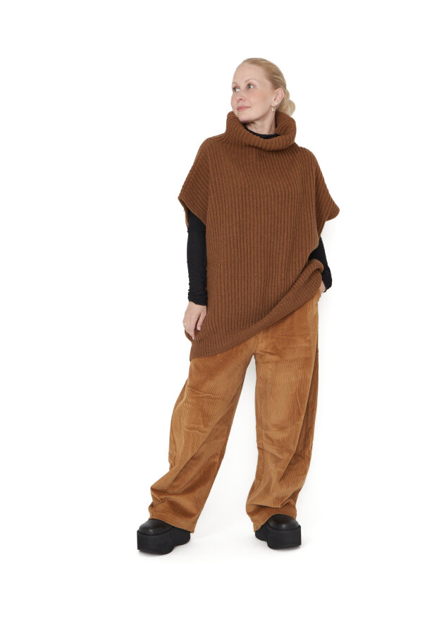 Sort Aarhus - Oversize knitted vest with roll neck