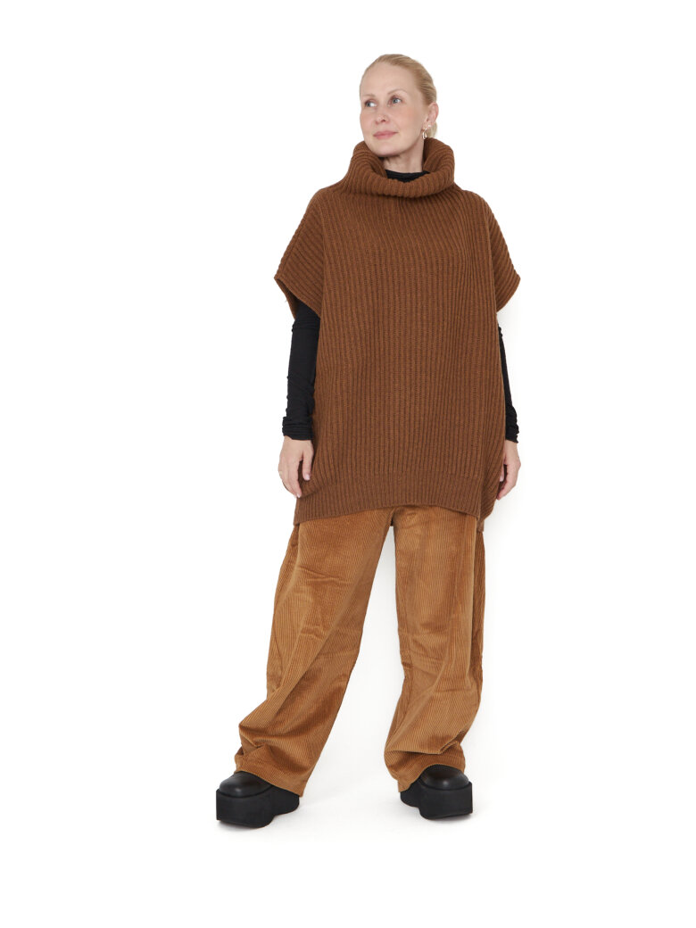 Sort Aarhus - Oversize knitted vest with roll neck