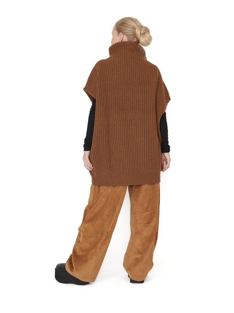 Sort Aarhus - Oversize knitted vest with roll neck
